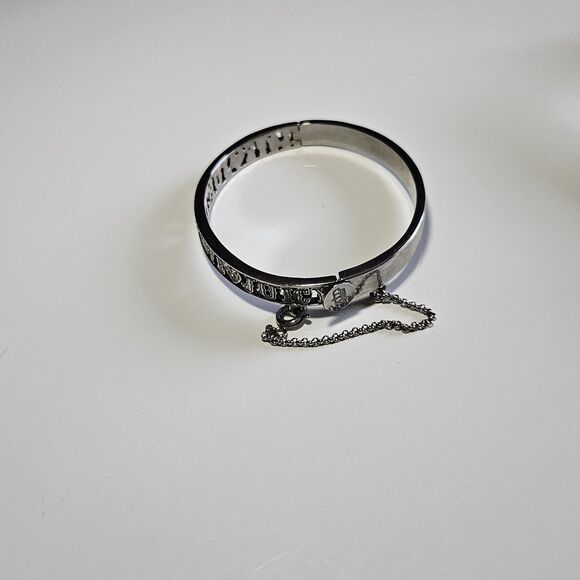 **Sale** Juicy Couture Silver Tone Bangle Rhinestone Bracelet I Heart Juicy 7.5" - Picture 11 of 12